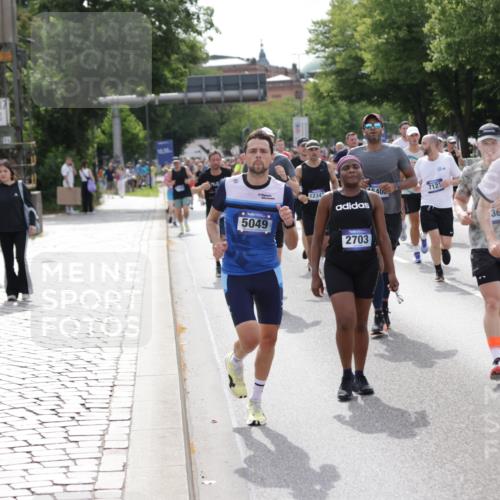 29.06.2025 - hella hamburg halbmarathon Jannik Wohlers http://msf.ph/oto/8159155 29.06.2025 10:18:17 Lombardsbrücke 1234, 1521, 1820, 2703, 2781, 2821, 3202, 3529, 3591, 3592, 4383, 4802, 5049, 5264, 5266, 5834, 5910, 6533, 7051, 7121, 7214, 7454, 8341, 8665, 9276, 9505, 9586, 9658, 9748, 10172, 10502, 10856, 11020, 12239, 12347, 12541, 12548, 12552, 12703, 12847, 12890, 13193, 14023, 14247, 14294, 14332, 14532, 14627, 14760, 14967, 15138, 15208, 15402, 15436, 15749, 15881, 16196, 16451, 17027, 17030, 17048, 17052, 17490, 17567, 18246, 18336, 18456 meine-sportfotos.de