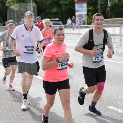 29.06.2025 - hella hamburg halbmarathon Jannik Wohlers http://msf.ph/oto/8159166 29.06.2025 10:18:18 Lombardsbrücke 1234, 1521, 1820, 2703, 2781, 2821, 3202, 3529, 3591, 3592, 4383, 4802, 5049, 5264, 5266, 5834, 5910, 6533, 7051, 7121, 7214, 7454, 8341, 8665, 9276, 9505, 9549, 9658, 9748, 10172, 10467, 10502, 10856, 11020, 12239, 12347, 12541, 12548, 12552, 12703, 12847, 12890, 13193, 14023, 14247, 14294, 14332, 14532, 14627, 14760, 14966, 14967, 15138, 15208, 15402, 15436, 15749, 15881, 16196, 16451, 17027, 17030, 17052, 17490, 17567, 18246, 18336, 18456 meine-sportfotos.de