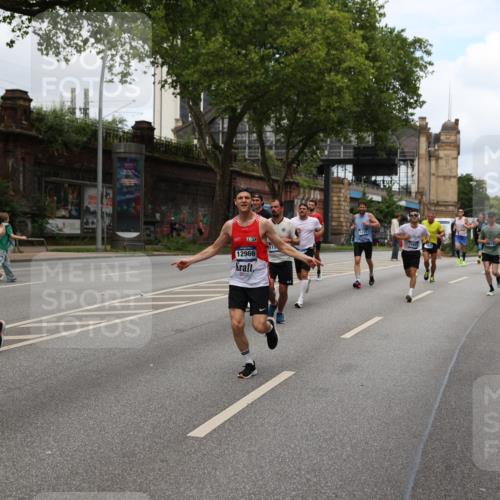 29.06.2025 - hella hamburg halbmarathon Yannick Fuchs http://msf.ph/oto/8159203 29.06.2025 10:38:41 20KM 1057, 1220, 1391, 1415, 1468, 1558, 1782, 1902, 1941, 2365, 2402, 2415, 2816, 3004, 3021, 3305, 3907, 4310, 4425, 4981, 4991, 4999, 5231, 5275, 5476, 5624, 5884, 6490, 6903, 7005, 7191, 7322, 8063, 8722, 9159, 9374, 9444, 9633, 10193, 10596, 10930, 11469, 12159, 12554, 12711, 12966, 13123, 13421, 13996, 14351, 14667, 14798, 14816, 15185, 15225, 15233, 15280, 15512, 15862, 16062, 16224, 16316, 16506, 16893, 17097, 17251, 17729, 17748, 18560, 18806, 19207 meine-sportfotos.de