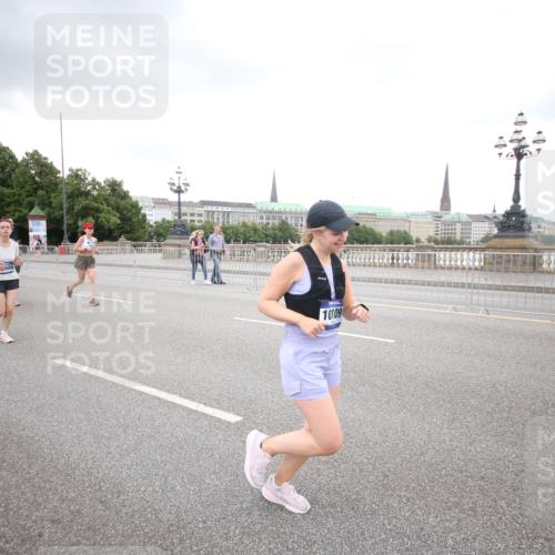 29.06.2025 - hella hamburg halbmarathon Jannik Wohlers http://msf.ph/oto/8159212 29.06.2025 10:54:39 Lombardsbrücke 1013, 2090, 2452, 3002, 3274, 4191, 4192, 5392, 5727, 6395, 6396, 6839, 6944, 7238, 7766, 8403, 9596, 10109, 10458, 10686, 11737, 11788, 11908, 12147, 12148, 13548, 13979, 13980, 14515, 14651, 14752, 15581, 15782, 16057, 16432, 16433, 16637, 16664, 16665, 17090, 18372 meine-sportfotos.de
