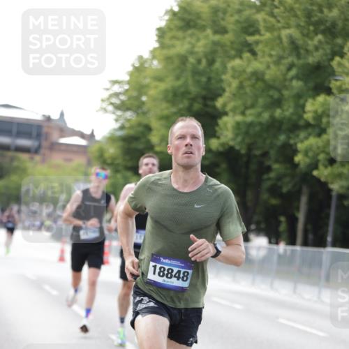 29.06.2025 - hella hamburg halbmarathon Jannik Wohlers http://msf.ph/oto/8159310 29.06.2025 09:39:09 Lombardsbrücke 4524, 6699, 11342, 13016, 14932, 15166, 16548, 18694, 18848, 19072, 19108 meine-sportfotos.de