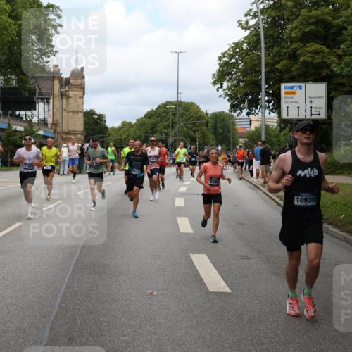29.06.2025 - hella hamburg halbmarathon Yannick Fuchs http://msf.ph/oto/8159318 29.06.2025 10:38:42 20KM 1057, 1220, 1391, 1415, 1468, 1558, 1782, 1902, 1941, 2365, 2402, 2415, 2816, 3004, 3021, 3305, 3907, 4310, 4991, 4999, 5231, 5275, 5476, 5624, 5884, 6490, 6903, 7005, 7191, 7322, 8063, 8722, 9159, 9374, 9444, 9633, 10193, 10596, 10930, 11469, 12159, 12554, 12711, 12966, 13123, 13421, 13996, 14351, 14667, 14798, 14816, 15185, 15225, 15233, 15280, 15862, 16316, 16506, 16893, 17097, 17251, 17729, 17748, 18560, 18806, 19207 meine-sportfotos.de