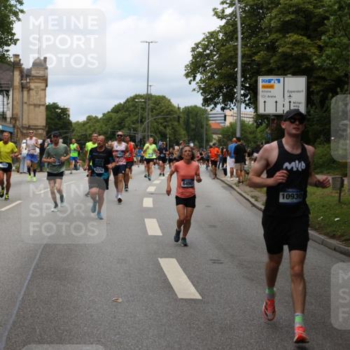 29.06.2025 - hella hamburg halbmarathon Yannick Fuchs http://msf.ph/oto/8159338 29.06.2025 10:38:42 20KM 1057, 1220, 1391, 1415, 1468, 1558, 1782, 1902, 1941, 2365, 2402, 2415, 2816, 3004, 3021, 3305, 3907, 4310, 4991, 4999, 5231, 5275, 5476, 5624, 5884, 6490, 6903, 7005, 7191, 7322, 8063, 8722, 9159, 9374, 9444, 9633, 10193, 10596, 10930, 11469, 12159, 12554, 12711, 12966, 13123, 13421, 13996, 14351, 14667, 14798, 14816, 15185, 15225, 15233, 15280, 15862, 16316, 16506, 16893, 17097, 17251, 17729, 17748, 18560, 18806, 19207 meine-sportfotos.de