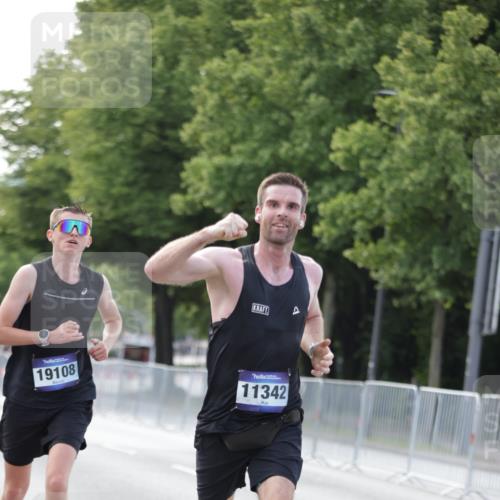 29.06.2025 - hella hamburg halbmarathon Jannik Wohlers http://msf.ph/oto/8159345 29.06.2025 09:39:10 Lombardsbrücke 4524, 6699, 11342, 13016, 14932, 15166, 16548, 18694, 18848, 19072, 19108 meine-sportfotos.de