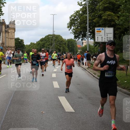 29.06.2025 - hella hamburg halbmarathon Yannick Fuchs http://msf.ph/oto/8159351 29.06.2025 10:38:42 20KM 1057, 1220, 1391, 1415, 1468, 1558, 1782, 1902, 1941, 2365, 2402, 2415, 2816, 3004, 3021, 3305, 3907, 4310, 4991, 4999, 5231, 5275, 5476, 5624, 5884, 6490, 6903, 7005, 7191, 7322, 8063, 8722, 9159, 9374, 9444, 9633, 10193, 10596, 10930, 11469, 12159, 12554, 12711, 12966, 13123, 13421, 13996, 14351, 14667, 14798, 14816, 15185, 15225, 15233, 15280, 15862, 16316, 16506, 16893, 17097, 17251, 17729, 17748, 18560, 18806, 19207 meine-sportfotos.de