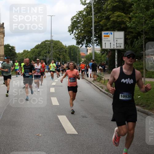 29.06.2025 - hella hamburg halbmarathon Yannick Fuchs http://msf.ph/oto/8159389 29.06.2025 10:38:42 20KM 1057, 1220, 1391, 1415, 1468, 1558, 1782, 1902, 1941, 2365, 2402, 2415, 2816, 3004, 3021, 3305, 3907, 4310, 4991, 4999, 5231, 5275, 5476, 5624, 5884, 6490, 6903, 7005, 7191, 7322, 8063, 8722, 9159, 9374, 9444, 9633, 10193, 10596, 10930, 11469, 12159, 12554, 12711, 12966, 13123, 13421, 13996, 14351, 14667, 14798, 14816, 15185, 15225, 15233, 15280, 15862, 16316, 16506, 16893, 17097, 17251, 17729, 17748, 18560, 18806, 19207 meine-sportfotos.de