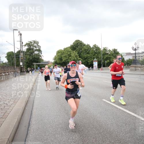 29.06.2025 - hella hamburg halbmarathon Jannik Wohlers http://msf.ph/oto/8159461 29.06.2025 10:54:43 Lombardsbrücke 1013, 2090, 2452, 3274, 4039, 5392, 5727, 6395, 6396, 6839, 6944, 7219, 7238, 7766, 8403, 8519, 9596, 10109, 10458, 10686, 11737, 11788, 11908, 12147, 12148, 13098, 13548, 13979, 13980, 14515, 14651, 15160, 15581, 15782, 15843, 16057, 16432, 16433, 16664, 16665, 17090, 19199 meine-sportfotos.de