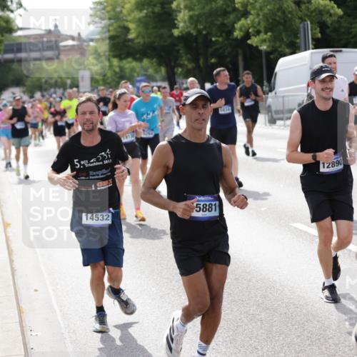 29.06.2025 - hella hamburg halbmarathon Jannik Wohlers http://msf.ph/oto/8159482 29.06.2025 10:18:22 Lombardsbrücke 1349, 1521, 2781, 2821, 3529, 3591, 3592, 4718, 4802, 5049, 5264, 5266, 5834, 5910, 6413, 7051, 7121, 7214, 8665, 8780, 9276, 9505, 9549, 10467, 10502, 10856, 11020, 12239, 12347, 12548, 12552, 12703, 12890, 14023, 14247, 14294, 14532, 14627, 14760, 14966, 14967, 15138, 15208, 15402, 15436, 15657, 15749, 15881, 16196, 17027, 17030, 17052, 17490, 17567, 18246, 18336, 18456, 19010 meine-sportfotos.de