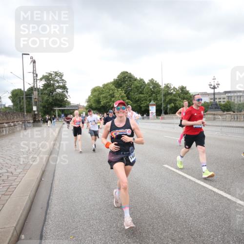 29.06.2025 - hella hamburg halbmarathon Jannik Wohlers http://msf.ph/oto/8159486 29.06.2025 10:54:43 Lombardsbrücke 1013, 2090, 2452, 3274, 4039, 5392, 5727, 6395, 6396, 6839, 6944, 7219, 7238, 7766, 8403, 8519, 9596, 10109, 10458, 10686, 11737, 11788, 11908, 12147, 12148, 13098, 13548, 13979, 13980, 14515, 14651, 15160, 15581, 15782, 15843, 16057, 16432, 16433, 16664, 16665, 17090, 19199 meine-sportfotos.de