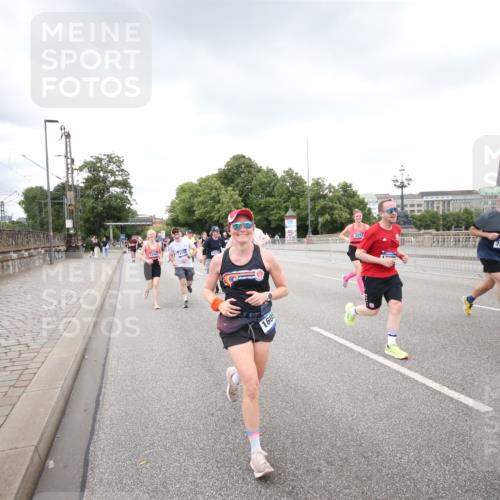 29.06.2025 - hella hamburg halbmarathon Jannik Wohlers http://msf.ph/oto/8159504 29.06.2025 10:54:43 Lombardsbrücke 1013, 2090, 2452, 3274, 4039, 5392, 5727, 6395, 6396, 6839, 6944, 7219, 7238, 7766, 8403, 8519, 9596, 10109, 10458, 10686, 11737, 11788, 11908, 12147, 12148, 13098, 13548, 13979, 13980, 14515, 14651, 15160, 15581, 15782, 15843, 16057, 16432, 16433, 16664, 16665, 17090, 19199 meine-sportfotos.de