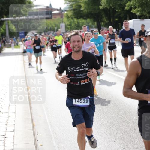 29.06.2025 - hella hamburg halbmarathon Jannik Wohlers http://msf.ph/oto/8159529 29.06.2025 10:18:22 Lombardsbrücke 1349, 1521, 2781, 2821, 3529, 3591, 3592, 4718, 4802, 5049, 5264, 5266, 5834, 5910, 6413, 7051, 7121, 7214, 8665, 8780, 9276, 9505, 9549, 10467, 10502, 10856, 11020, 12239, 12347, 12548, 12552, 12703, 12890, 14023, 14247, 14294, 14532, 14627, 14760, 14966, 14967, 15138, 15208, 15402, 15436, 15657, 15749, 15881, 16196, 17027, 17030, 17052, 17490, 17567, 18246, 18336, 18456, 19010 meine-sportfotos.de
