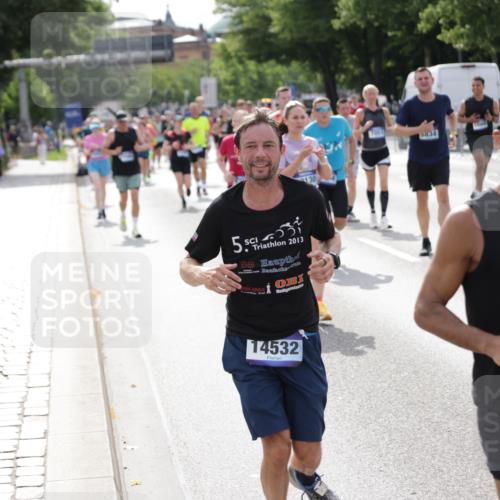 29.06.2025 - hella hamburg halbmarathon Jannik Wohlers http://msf.ph/oto/8159539 29.06.2025 10:18:22 Lombardsbrücke 1349, 1521, 2781, 2821, 3529, 3591, 3592, 4718, 4802, 5049, 5264, 5266, 5834, 5910, 6413, 7051, 7121, 7214, 8665, 8780, 9276, 9505, 9549, 10467, 10502, 10856, 11020, 12239, 12347, 12548, 12552, 12703, 12890, 14023, 14247, 14294, 14532, 14627, 14760, 14966, 14967, 15138, 15208, 15402, 15436, 15657, 15749, 15881, 16196, 17027, 17030, 17052, 17490, 17567, 18246, 18336, 18456, 19010 meine-sportfotos.de