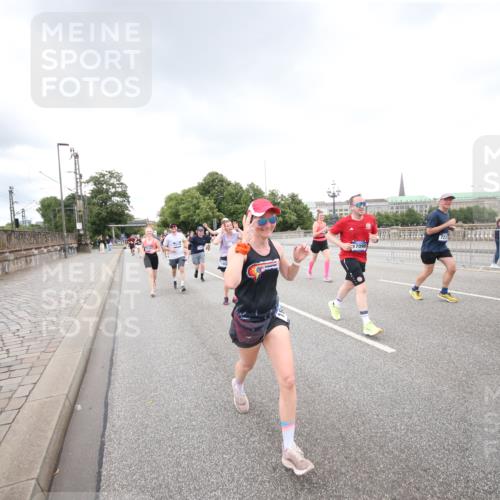 29.06.2025 - hella hamburg halbmarathon Jannik Wohlers http://msf.ph/oto/8159550 29.06.2025 10:54:44 Lombardsbrücke 1013, 2090, 2452, 3274, 4039, 5392, 6395, 6396, 6839, 6944, 7219, 7238, 7766, 8403, 8519, 9596, 10109, 10458, 10686, 11737, 11788, 11908, 12147, 12148, 13098, 13548, 13979, 13980, 14515, 14651, 15160, 15581, 15782, 15843, 16057, 16432, 16433, 16664, 16665, 17090, 19199 meine-sportfotos.de