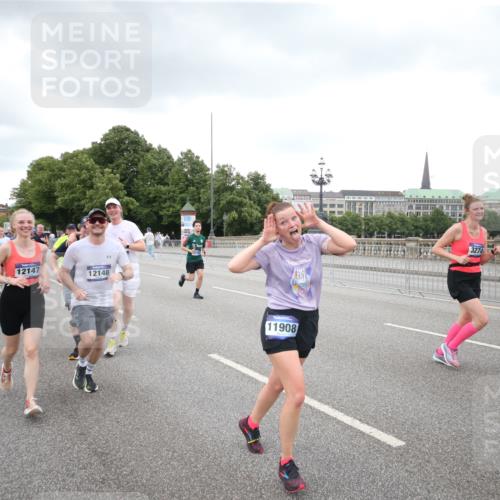 29.06.2025 - hella hamburg halbmarathon Jannik Wohlers http://msf.ph/oto/8159581 29.06.2025 10:54:45 Lombardsbrücke 1013, 2090, 2452, 3274, 4039, 6395, 6396, 6944, 7219, 7238, 7766, 8403, 8519, 10109, 10458, 10686, 11737, 11788, 11908, 12147, 12148, 13098, 13230, 13548, 13979, 13980, 14515, 14651, 15152, 15160, 15581, 15782, 15843, 16057, 16432, 16433, 16664, 16665, 17090, 19199 meine-sportfotos.de