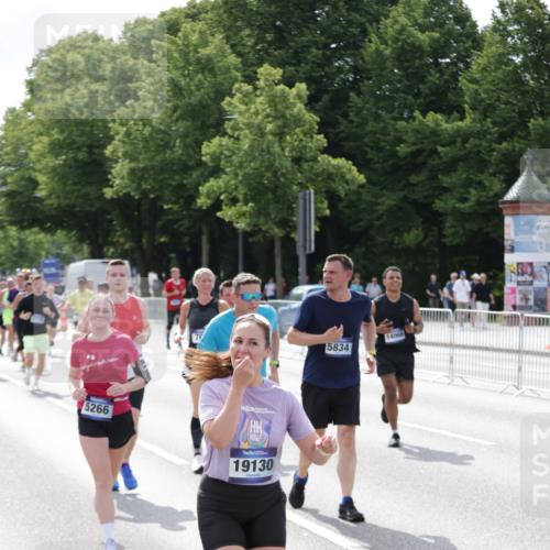 29.06.2025 - hella hamburg halbmarathon Jannik Wohlers http://msf.ph/oto/8159591 29.06.2025 10:18:24 Lombardsbrücke 1349, 1521, 2781, 2821, 3529, 3591, 3592, 3631, 4718, 4802, 5049, 5264, 5266, 5834, 5910, 6413, 7051, 7121, 7214, 7252, 8665, 8780, 9272, 9276, 9505, 9549, 10467, 10502, 10816, 10856, 11020, 12239, 12347, 12890, 13464, 14247, 14294, 14532, 14627, 14760, 14966, 14967, 15138, 15208, 15402, 15657, 15749, 15881, 16196, 17027, 17030, 17052, 17490, 17567, 18246, 18336, 18456, 18519, 19010 meine-sportfotos.de