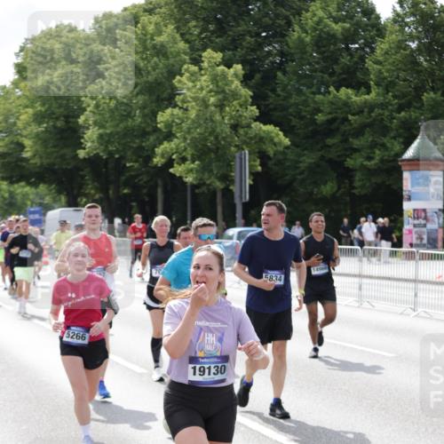 29.06.2025 - hella hamburg halbmarathon Jannik Wohlers http://msf.ph/oto/8159611 29.06.2025 10:18:24 Lombardsbrücke 1349, 1521, 2781, 2821, 3529, 3591, 3592, 3631, 4718, 4802, 5049, 5264, 5266, 5834, 5910, 6413, 7051, 7121, 7214, 7252, 8665, 8780, 9272, 9276, 9505, 9549, 10467, 10502, 10816, 10856, 11020, 12239, 12347, 12890, 13464, 14247, 14294, 14532, 14627, 14760, 14966, 14967, 15138, 15208, 15402, 15657, 15749, 15881, 16196, 17027, 17030, 17052, 17490, 17567, 18246, 18336, 18456, 18519, 19010 meine-sportfotos.de