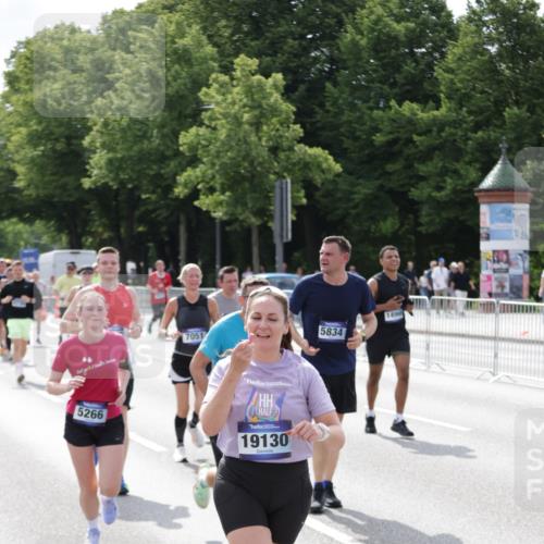 29.06.2025 - hella hamburg halbmarathon Jannik Wohlers http://msf.ph/oto/8159631 29.06.2025 10:18:24 Lombardsbrücke 1349, 1521, 2781, 2821, 3529, 3591, 3592, 3631, 4718, 4802, 5049, 5264, 5266, 5834, 5910, 6413, 7051, 7121, 7214, 7252, 8665, 8780, 9272, 9276, 9505, 9549, 10467, 10502, 10816, 10856, 11020, 12239, 12347, 12890, 13464, 14247, 14294, 14532, 14627, 14760, 14966, 14967, 15138, 15208, 15402, 15657, 15749, 15881, 16196, 17027, 17030, 17052, 17490, 17567, 18246, 18336, 18456, 18519, 19010 meine-sportfotos.de