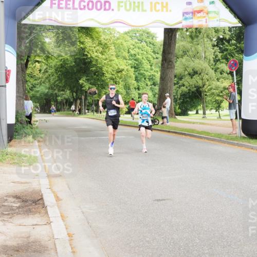 29.06.2025 - hella hamburg halbmarathon MichiJ http://msf.ph/oto/8159650 29.06.2025 10:10:10 Zwischen KM18-KM19  meine-sportfotos.de