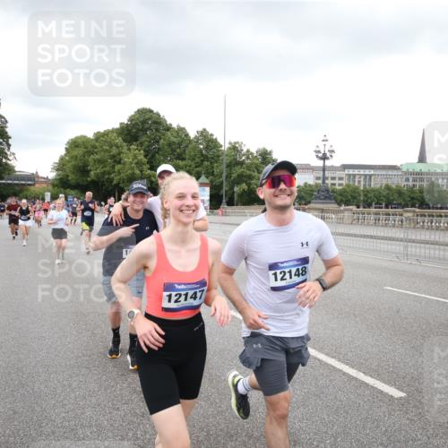 29.06.2025 - hella hamburg halbmarathon Jannik Wohlers http://msf.ph/oto/8159653 29.06.2025 10:54:46 Lombardsbrücke 1013, 2090, 2452, 3274, 4039, 4628, 5040, 6395, 6396, 6944, 7219, 7238, 7766, 8403, 8519, 10109, 10458, 10686, 11737, 11788, 11908, 12147, 12148, 13098, 13230, 13548, 13979, 13980, 14515, 14651, 15152, 15160, 15581, 15782, 15843, 16057, 16432, 16433, 16664, 16665, 17090, 19199 meine-sportfotos.de