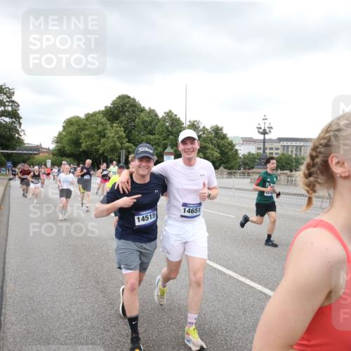 29.06.2025 - hella hamburg halbmarathon Jannik Wohlers http://msf.ph/oto/8159672 29.06.2025 10:54:46 Lombardsbrücke 1013, 2090, 2452, 3274, 4039, 4628, 5040, 6395, 6396, 6944, 7219, 7238, 7766, 8403, 8519, 10109, 10458, 10686, 11737, 11788, 11908, 12147, 12148, 13098, 13230, 13548, 13979, 13980, 14515, 14651, 15152, 15160, 15581, 15782, 15843, 16057, 16432, 16433, 16664, 16665, 17090, 19199 meine-sportfotos.de