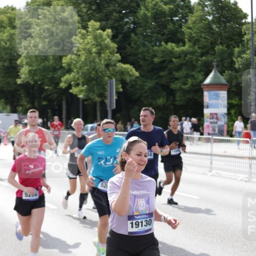 29.06.2025 - hella hamburg halbmarathon Jannik Wohlers http://msf.ph/oto/8159676 29.06.2025 10:18:25 Lombardsbrücke 1349, 1521, 2781, 2821, 3026, 3529, 3591, 3592, 3631, 4718, 4802, 4845, 5049, 5264, 5266, 5834, 5910, 6413, 7051, 7121, 7214, 7252, 8665, 8780, 9270, 9272, 9276, 9549, 10037, 10467, 10502, 10816, 10856, 11020, 12239, 12347, 12890, 13464, 14247, 14294, 14532, 14627, 14760, 14966, 14967, 15138, 15208, 15402, 15657, 15749, 15881, 16196, 17027, 17030, 17052, 17386, 17490, 17548, 17567, 17571, 18002, 18217, 18246, 18336, 18456, 18519, 19010 meine-sportfotos.de