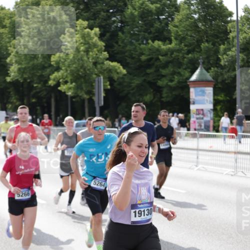 29.06.2025 - hella hamburg halbmarathon Jannik Wohlers http://msf.ph/oto/8159682 29.06.2025 10:18:25 Lombardsbrücke 1349, 1521, 2781, 2821, 3026, 3529, 3591, 3592, 3631, 4718, 4802, 4845, 5049, 5264, 5266, 5834, 5910, 6413, 7051, 7121, 7214, 7252, 8665, 8780, 9270, 9272, 9276, 9549, 10037, 10467, 10502, 10816, 10856, 11020, 12239, 12347, 12890, 13464, 14247, 14294, 14532, 14627, 14760, 14966, 14967, 15138, 15208, 15402, 15657, 15749, 15881, 16196, 17027, 17030, 17052, 17386, 17490, 17548, 17567, 17571, 18002, 18217, 18246, 18336, 18456, 18519, 19010 meine-sportfotos.de