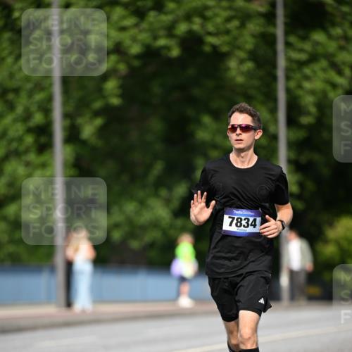 29.06.2025 - hella hamburg halbmarathon Dr. Thomas Lammeyer http://msf.ph/oto/8159730 29.06.2025 09:44:11 Kennedybrücke 7963 meine-sportfotos.de