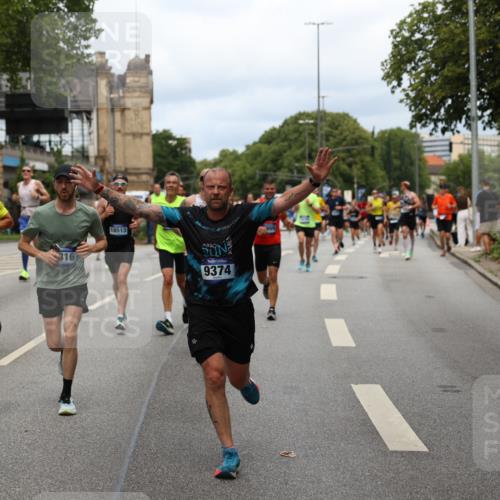 29.06.2025 - hella hamburg halbmarathon Yannick Fuchs http://msf.ph/oto/8159751 29.06.2025 10:38:44 20KM 1057, 1220, 1391, 1415, 1468, 1782, 1902, 1941, 2365, 2402, 2415, 2816, 3004, 3021, 3305, 3907, 4310, 4991, 4999, 5231, 5275, 5476, 5624, 5884, 6490, 6903, 7005, 7191, 7322, 8722, 9159, 9374, 9444, 9633, 10193, 10596, 10930, 11469, 12159, 12554, 12711, 12966, 13123, 14351, 14667, 14798, 14816, 15185, 15225, 15233, 15280, 15862, 16316, 16506, 16893, 17097, 17251, 17729, 17748, 18560, 18806, 19207 meine-sportfotos.de
