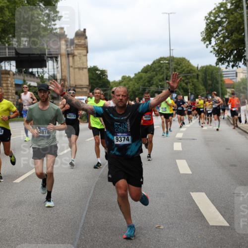 29.06.2025 - hella hamburg halbmarathon Yannick Fuchs http://msf.ph/oto/8159774 29.06.2025 10:38:44 20KM 1057, 1220, 1391, 1415, 1468, 1782, 1902, 1941, 2365, 2402, 2415, 2816, 3004, 3021, 3305, 3907, 4310, 4991, 4999, 5231, 5275, 5476, 5624, 5884, 6490, 6903, 7005, 7191, 7322, 8722, 9159, 9374, 9444, 9633, 10193, 10596, 10930, 11469, 12159, 12554, 12711, 12966, 13123, 14351, 14667, 14798, 14816, 15185, 15225, 15233, 15280, 15862, 16316, 16506, 16893, 17097, 17251, 17729, 17748, 18560, 18806, 19207 meine-sportfotos.de