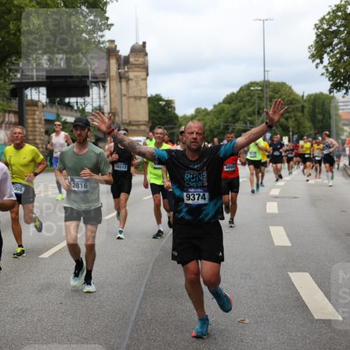 29.06.2025 - hella hamburg halbmarathon Yannick Fuchs http://msf.ph/oto/8159793 29.06.2025 10:38:44 20KM 1057, 1220, 1391, 1415, 1468, 1782, 1902, 1941, 2365, 2402, 2415, 2816, 3004, 3021, 3305, 3907, 4310, 4991, 4999, 5231, 5275, 5476, 5624, 5884, 6490, 6903, 7005, 7191, 7322, 8722, 9159, 9374, 9444, 9633, 10193, 10596, 10930, 11469, 12159, 12554, 12711, 12966, 13123, 14351, 14667, 14798, 14816, 15185, 15225, 15233, 15280, 15862, 16316, 16506, 16893, 17097, 17251, 17729, 17748, 18560, 18806, 19207 meine-sportfotos.de