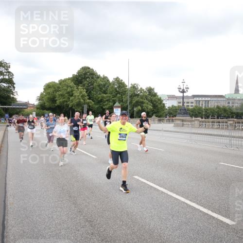29.06.2025 - hella hamburg halbmarathon Jannik Wohlers http://msf.ph/oto/8159800 29.06.2025 10:54:47 Lombardsbrücke 1013, 2090, 2452, 3157, 3274, 3577, 4039, 4628, 5040, 6395, 6396, 6944, 7219, 7238, 7766, 8403, 8519, 10109, 10458, 10686, 11737, 11788, 11908, 12147, 12148, 13098, 13230, 13548, 14515, 14651, 15152, 15160, 15581, 15782, 15843, 16057, 16432, 16433, 16664, 16665, 17090, 19199 meine-sportfotos.de