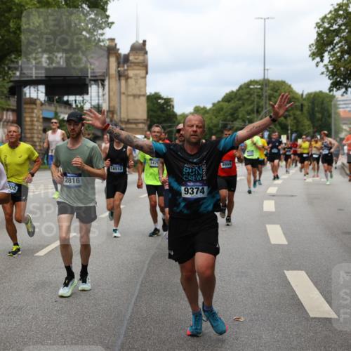 29.06.2025 - hella hamburg halbmarathon Yannick Fuchs http://msf.ph/oto/8159817 29.06.2025 10:38:44 20KM 1057, 1220, 1391, 1415, 1468, 1782, 1902, 1941, 2365, 2402, 2415, 2816, 3004, 3021, 3305, 3907, 4310, 4991, 4999, 5231, 5275, 5476, 5624, 5884, 6490, 6903, 7005, 7191, 7322, 8722, 9159, 9374, 9444, 9633, 10193, 10596, 10930, 11469, 12159, 12554, 12711, 12966, 13123, 14351, 14667, 14798, 14816, 15185, 15225, 15233, 15280, 15862, 16316, 16506, 16893, 17097, 17251, 17729, 17748, 18560, 18806, 19207 meine-sportfotos.de