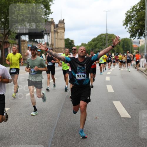 29.06.2025 - hella hamburg halbmarathon Yannick Fuchs http://msf.ph/oto/8159899 29.06.2025 10:38:45 20KM 1057, 1220, 1391, 1415, 1468, 1782, 1902, 1941, 2365, 2402, 2415, 2816, 3004, 3021, 3305, 3907, 4310, 4691, 4991, 4999, 5231, 5275, 5476, 5624, 5884, 6490, 6903, 7005, 7191, 7322, 8722, 9159, 9374, 9444, 9633, 10193, 10596, 11469, 12159, 12554, 12711, 12966, 13123, 14351, 14667, 14798, 14816, 15185, 15225, 15233, 15280, 15862, 16316, 16506, 16893, 17097, 17251, 17729, 17748, 18560, 18806, 19207 meine-sportfotos.de