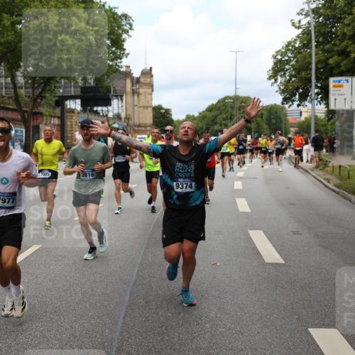 29.06.2025 - hella hamburg halbmarathon Yannick Fuchs http://msf.ph/oto/8159923 29.06.2025 10:38:45 20KM 1057, 1220, 1391, 1415, 1468, 1782, 1902, 1941, 2365, 2402, 2415, 2816, 3004, 3021, 3305, 3907, 4310, 4691, 4991, 4999, 5231, 5275, 5476, 5624, 5884, 6490, 6903, 7005, 7191, 7322, 8722, 9159, 9374, 9444, 9633, 10193, 10596, 11469, 12159, 12554, 12711, 12966, 13123, 14351, 14667, 14798, 14816, 15185, 15225, 15233, 15280, 15862, 16316, 16506, 16893, 17097, 17251, 17729, 17748, 18560, 18806, 19207 meine-sportfotos.de