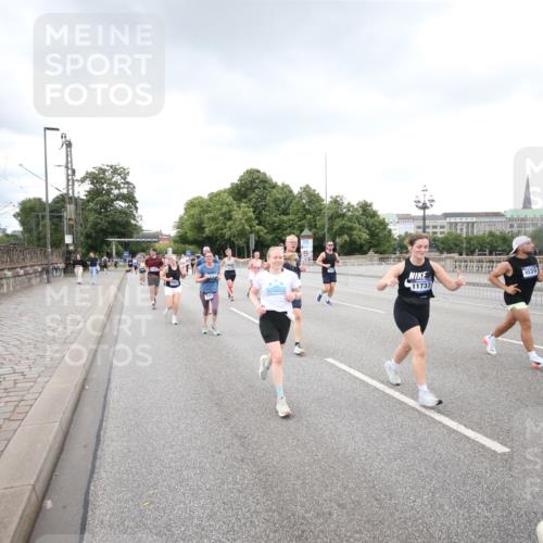 29.06.2025 - hella hamburg halbmarathon Jannik Wohlers http://msf.ph/oto/8159937 29.06.2025 10:54:48 Lombardsbrücke 1013, 2090, 2452, 3157, 3274, 3577, 4039, 4628, 5040, 6395, 6396, 6944, 7219, 7238, 7766, 8403, 8519, 10458, 10686, 11737, 11788, 11908, 12147, 12148, 13098, 13230, 13548, 14515, 14651, 15152, 15160, 15581, 15782, 15843, 16057, 16432, 16433, 16533, 16664, 16665, 17090, 19199 meine-sportfotos.de