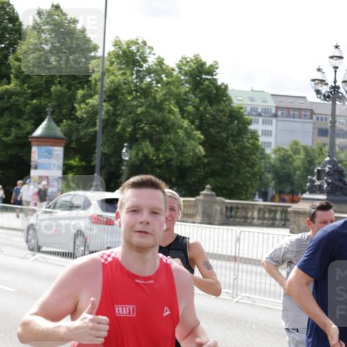 29.06.2025 - hella hamburg halbmarathon Jannik Wohlers http://msf.ph/oto/8159975 29.06.2025 10:18:27 Lombardsbrücke 1349, 1521, 2096, 2781, 2821, 3026, 3591, 3592, 3631, 4718, 4802, 4845, 5049, 5264, 5266, 5834, 5910, 6413, 7051, 7121, 7214, 7252, 8665, 8780, 9270, 9272, 9276, 9549, 10037, 10467, 10816, 10856, 11020, 12239, 12347, 12890, 13204, 13464, 14247, 14294, 14532, 14760, 14966, 14967, 15138, 15402, 15657, 15881, 16196, 17027, 17030, 17052, 17386, 17490, 17548, 17567, 17571, 18002, 18217, 18246, 18336, 18456, 18519, 18568, 19010 meine-sportfotos.de