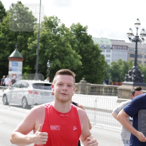 29.06.2025 - hella hamburg halbmarathon Jannik Wohlers http://msf.ph/oto/8159984 29.06.2025 10:18:28 Lombardsbrücke 1349, 1521, 2096, 2781, 2821, 3026, 3591, 3592, 3631, 4718, 4845, 5049, 5264, 5266, 5834, 5910, 6194, 6413, 6736, 7051, 7121, 7214, 7252, 8665, 8780, 9270, 9272, 9276, 9549, 10037, 10467, 10816, 10856, 11743, 12239, 12347, 12890, 13204, 13464, 14247, 14294, 14532, 14760, 14966, 15138, 15402, 15657, 15881, 16196, 17027, 17030, 17052, 17386, 17490, 17510, 17548, 17567, 17571, 18002, 18217, 18246, 18336, 18456, 18519, 18568, 18591, 19010 meine-sportfotos.de