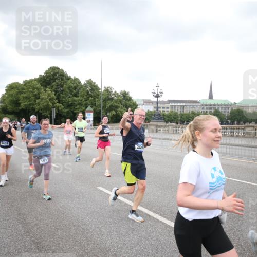 29.06.2025 - hella hamburg halbmarathon Jannik Wohlers http://msf.ph/oto/8159986 29.06.2025 10:54:49 Lombardsbrücke 1013, 2090, 2452, 3115, 3157, 3274, 3577, 4039, 4628, 5040, 5483, 6395, 6396, 6944, 7219, 7238, 7766, 8403, 8519, 10458, 11737, 11788, 11908, 12147, 12148, 13098, 13230, 13548, 14515, 14651, 15152, 15160, 15581, 15782, 15843, 16057, 16385, 16432, 16433, 16533, 16664, 16665, 17090, 19199 meine-sportfotos.de