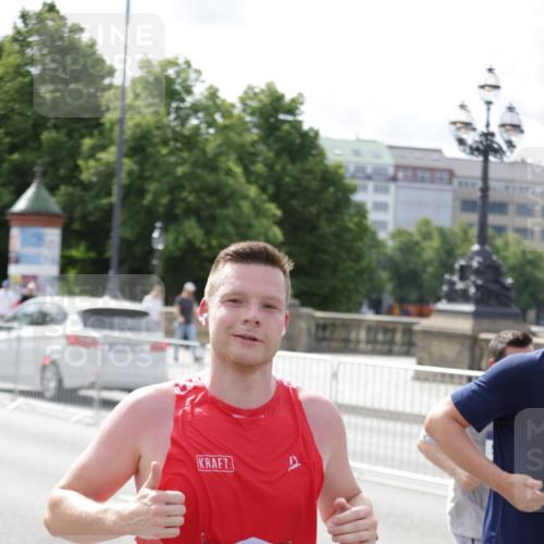 29.06.2025 - hella hamburg halbmarathon Jannik Wohlers http://msf.ph/oto/8159997 29.06.2025 10:18:28 Lombardsbrücke 1349, 1521, 2096, 2781, 2821, 3026, 3591, 3592, 3631, 4718, 4845, 5049, 5264, 5266, 5834, 5910, 6194, 6413, 6736, 7051, 7121, 7214, 7252, 8665, 8780, 9270, 9272, 9276, 9549, 10037, 10467, 10816, 10856, 11743, 12239, 12347, 12890, 13204, 13464, 14247, 14294, 14532, 14760, 14966, 15138, 15402, 15657, 15881, 16196, 17027, 17030, 17052, 17386, 17490, 17510, 17548, 17567, 17571, 18002, 18217, 18246, 18336, 18456, 18519, 18568, 18591, 19010 meine-sportfotos.de