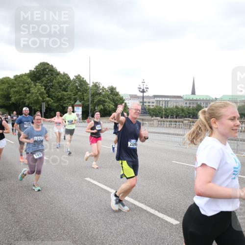 29.06.2025 - hella hamburg halbmarathon Jannik Wohlers http://msf.ph/oto/8160002 29.06.2025 10:54:49 Lombardsbrücke 1013, 2090, 2452, 3115, 3157, 3274, 3577, 4039, 4628, 5040, 5483, 6395, 6396, 6944, 7219, 7238, 7766, 8403, 8519, 10458, 11737, 11788, 11908, 12147, 12148, 13098, 13230, 13548, 14515, 14651, 15152, 15160, 15581, 15782, 15843, 16057, 16385, 16432, 16433, 16533, 16664, 16665, 17090, 19199 meine-sportfotos.de