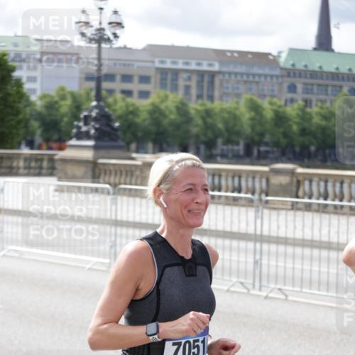29.06.2025 - hella hamburg halbmarathon Jannik Wohlers http://msf.ph/oto/8160035 29.06.2025 10:18:28 Lombardsbrücke 1349, 1521, 2096, 2781, 2821, 3026, 3591, 3592, 3631, 4718, 4845, 5049, 5264, 5266, 5834, 5910, 6194, 6413, 6736, 7051, 7121, 7214, 7252, 8665, 8780, 9270, 9272, 9276, 9549, 10037, 10467, 10816, 10856, 11743, 12239, 12347, 12890, 13204, 13464, 14247, 14294, 14532, 14760, 14966, 15138, 15402, 15657, 15881, 16196, 17027, 17030, 17052, 17386, 17490, 17510, 17548, 17567, 17571, 18002, 18217, 18246, 18336, 18456, 18519, 18568, 18591, 19010 meine-sportfotos.de