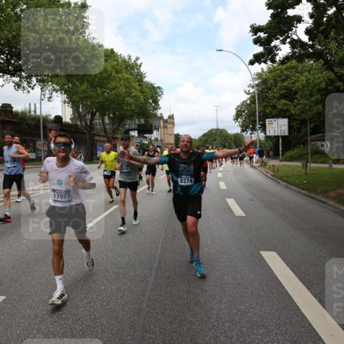 29.06.2025 - hella hamburg halbmarathon Yannick Fuchs http://msf.ph/oto/8160054 29.06.2025 10:38:45 20KM 1057, 1220, 1391, 1415, 1468, 1782, 1902, 1941, 2365, 2402, 2415, 2816, 3004, 3021, 3305, 3907, 4310, 4691, 4991, 4999, 5231, 5275, 5476, 5624, 5884, 6490, 6903, 7005, 7191, 7322, 8722, 9159, 9374, 9444, 9633, 10193, 10596, 11469, 12159, 12554, 12711, 12966, 13123, 14351, 14667, 14798, 14816, 15185, 15225, 15233, 15280, 15862, 16316, 16506, 16893, 17097, 17251, 17729, 17748, 18560, 18806, 19207 meine-sportfotos.de