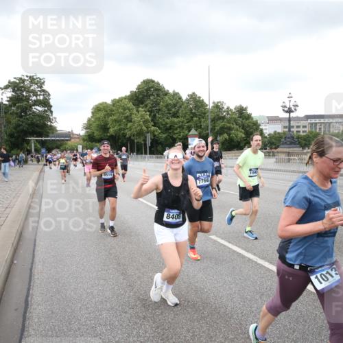 29.06.2025 - hella hamburg halbmarathon Jannik Wohlers http://msf.ph/oto/8160073 29.06.2025 10:54:51 Lombardsbrücke 1013, 2090, 2452, 3115, 3157, 3274, 3577, 4039, 4628, 5040, 5483, 6395, 6396, 6944, 7219, 7238, 7680, 7766, 8403, 8519, 10458, 11109, 11737, 11788, 11908, 12147, 12148, 13098, 13230, 13548, 14515, 14651, 14727, 15152, 15160, 15581, 15782, 15843, 16057, 16385, 16533, 17090, 19199 meine-sportfotos.de