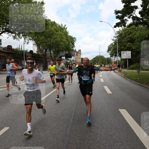29.06.2025 - hella hamburg halbmarathon Yannick Fuchs http://msf.ph/oto/8160077 29.06.2025 10:38:45 20KM 1057, 1220, 1391, 1415, 1468, 1782, 1902, 1941, 2365, 2402, 2415, 2816, 3004, 3021, 3305, 3907, 4310, 4691, 4991, 4999, 5231, 5275, 5476, 5624, 5884, 6490, 6903, 7005, 7191, 7322, 8722, 9159, 9374, 9444, 9633, 10193, 10596, 11469, 12159, 12554, 12711, 12966, 13123, 14351, 14667, 14798, 14816, 15185, 15225, 15233, 15280, 15862, 16316, 16506, 16893, 17097, 17251, 17729, 17748, 18560, 18806, 19207 meine-sportfotos.de