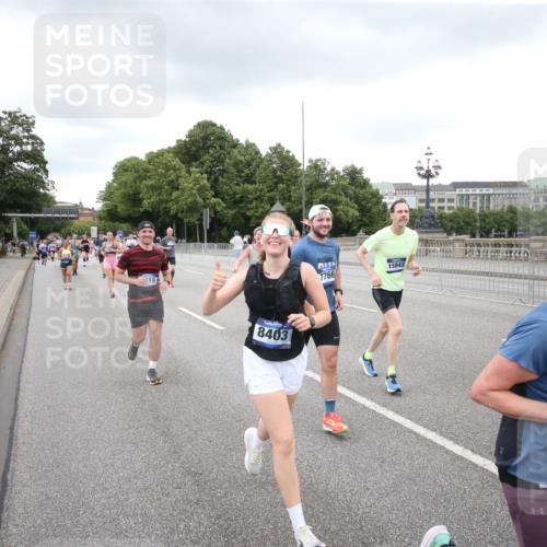 29.06.2025 - hella hamburg halbmarathon Jannik Wohlers http://msf.ph/oto/8160117 29.06.2025 10:54:51 Lombardsbrücke 1013, 2090, 2452, 3115, 3157, 3274, 3577, 4039, 4628, 5040, 5483, 6395, 6396, 6944, 7219, 7238, 7680, 7766, 8403, 8519, 10458, 11109, 11737, 11788, 11908, 12147, 12148, 13098, 13230, 13548, 14515, 14651, 14727, 15152, 15160, 15581, 15782, 15843, 16057, 16385, 16533, 17090, 19199 meine-sportfotos.de