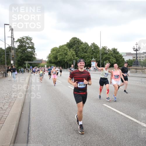 29.06.2025 - hella hamburg halbmarathon Jannik Wohlers http://msf.ph/oto/8160194 29.06.2025 10:54:52 Lombardsbrücke 1013, 2090, 2452, 3115, 3157, 3274, 3577, 4039, 4628, 5040, 5483, 6395, 6396, 6944, 7219, 7238, 7680, 7766, 8403, 8519, 10458, 10885, 11109, 11737, 12147, 12148, 13098, 13230, 13548, 14515, 14651, 14727, 15152, 15160, 15581, 15782, 15843, 16057, 16385, 16533, 17090, 19199 meine-sportfotos.de