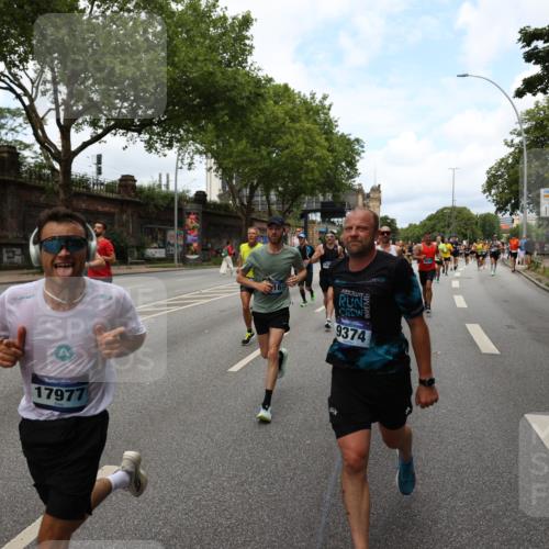 29.06.2025 - hella hamburg halbmarathon Yannick Fuchs http://msf.ph/oto/8160209 29.06.2025 10:38:46 20KM 1057, 1220, 1391, 1415, 1468, 1782, 1902, 1941, 2365, 2402, 2415, 2816, 3004, 3021, 3098, 3305, 3907, 4310, 4691, 4991, 4999, 5231, 5275, 5476, 5624, 5884, 6490, 6903, 7005, 7191, 7322, 7710, 8722, 9159, 9374, 9444, 9633, 10193, 10596, 11469, 12159, 12554, 12711, 13123, 14351, 14667, 14798, 14816, 15185, 15225, 15233, 15280, 15862, 16316, 16506, 16893, 17097, 17251, 17729, 17748, 18560, 18806, 19207 meine-sportfotos.de