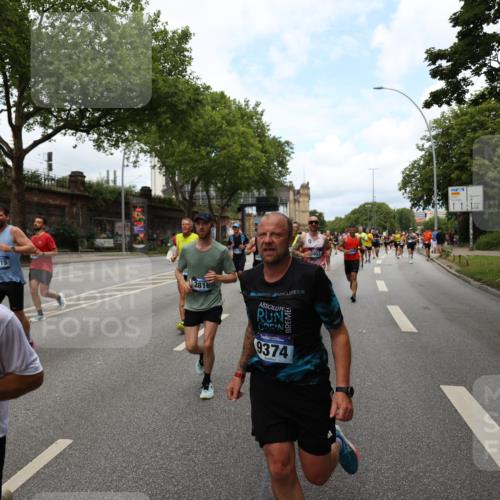 29.06.2025 - hella hamburg halbmarathon Yannick Fuchs http://msf.ph/oto/8160238 29.06.2025 10:38:46 20KM 1057, 1220, 1391, 1415, 1468, 1782, 1902, 1941, 2365, 2402, 2415, 2816, 3004, 3021, 3098, 3305, 3907, 4310, 4691, 4991, 4999, 5231, 5275, 5476, 5624, 5884, 6490, 6903, 7005, 7191, 7322, 7710, 8722, 9159, 9374, 9444, 9633, 10193, 10596, 11469, 12159, 12554, 12711, 13123, 14351, 14667, 14798, 14816, 15185, 15225, 15233, 15280, 15862, 16316, 16506, 16893, 17097, 17251, 17729, 17748, 18560, 18806, 19207 meine-sportfotos.de