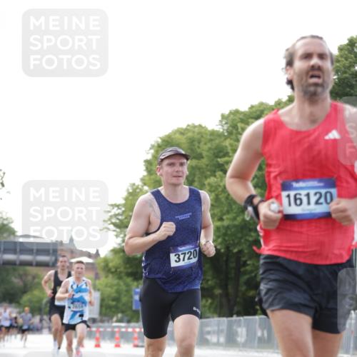 29.06.2025 - hella hamburg halbmarathon Jannik Wohlers http://msf.ph/oto/8160249 29.06.2025 09:39:34 Lombardsbrücke 53, 2144, 2659, 3720, 6380, 11678, 14717, 14933, 16120, 17402 meine-sportfotos.de