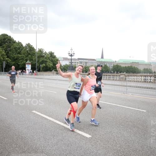 29.06.2025 - hella hamburg halbmarathon Jannik Wohlers http://msf.ph/oto/8160261 29.06.2025 10:54:53 Lombardsbrücke 1013, 2090, 2452, 3115, 3157, 3274, 3577, 4039, 4628, 5040, 5483, 6395, 6396, 6944, 7219, 7680, 7766, 8403, 8519, 10458, 10885, 11109, 11737, 12147, 12148, 13098, 13230, 14515, 14651, 14727, 15152, 15160, 15581, 15782, 15843, 16057, 16385, 16533, 17090, 19199 meine-sportfotos.de